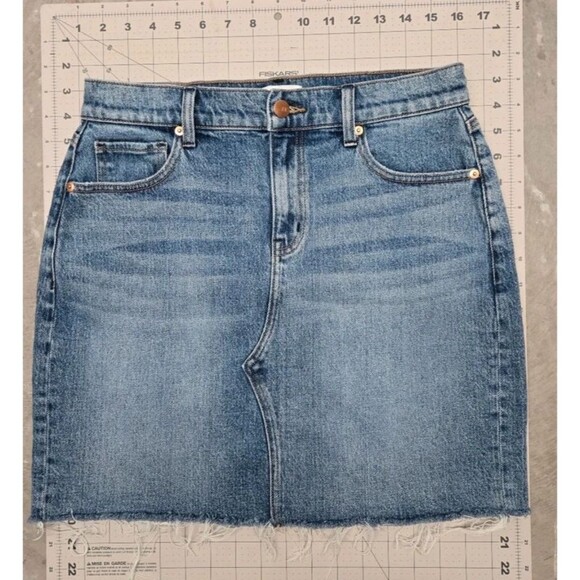 Evereve Dresses & Skirts - Evereve Blue Medium Wash Denim Skirt Womens 28